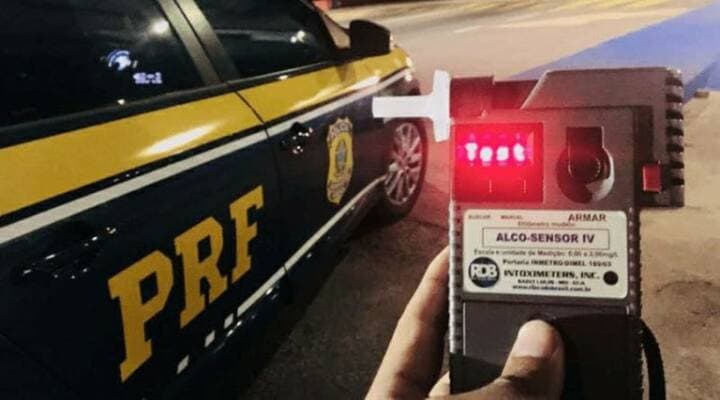 Homem é preso após ser flagrado transitando embriagado na BR 116 em Poções