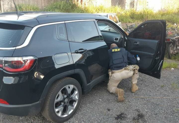 Jeep Compass clonado é apreendido e condutor vai preso durante fiscalização da PRF em Poções