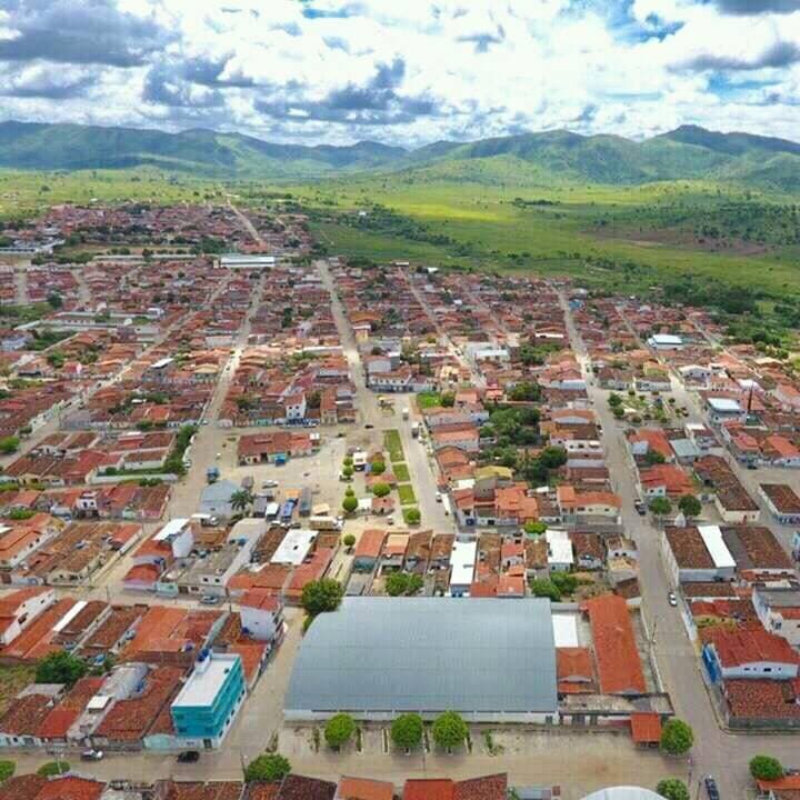Clima tenso em Maiquinique: Homens invadem estabelecimento comercial e causam terror.