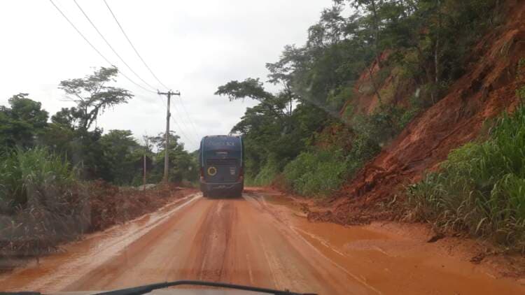 Após queda de barreira, BA-262 é liberada no trecho entre Poções e Nova Canaã