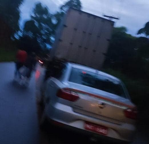 Urgente: Queda de barreira na BA-262 interdita rodovia entre Poções e Nova Canaã.