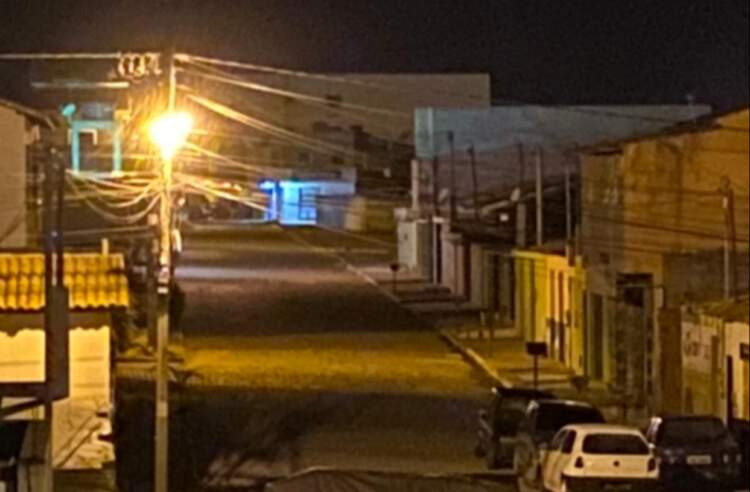 Onda de Assaltos em Poções: Com arma apontada para cabeça, jovem tem celular roubado no bairro Indaiá.