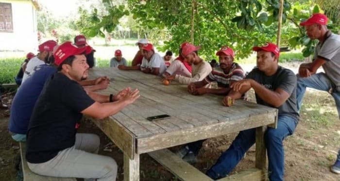 Famílias integrantes do Movimento Sem Terra ocupam fazenda da antiga EBDA em Itiruçu