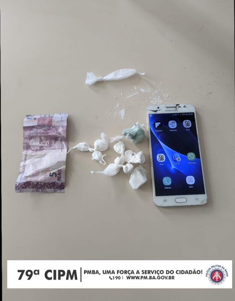 79ª CIPM prende quatro homens e uma mulher por tráfico de drogas, em Poções