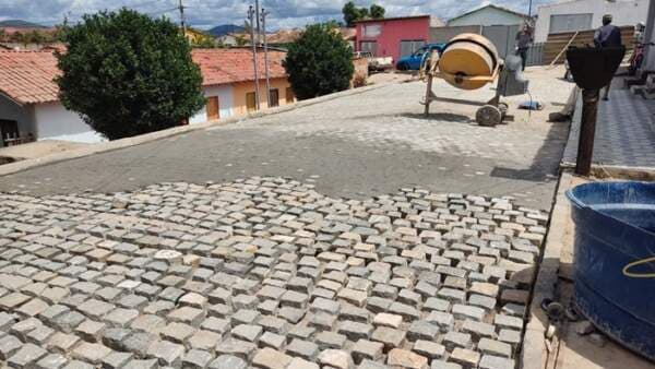 Boa Nova: Prefeitura intensifica pavimentação de ruas pela cidade