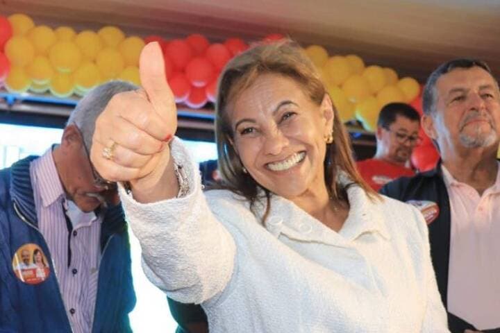 Deu no Diário: Prefeita de Poções sanciona lei para receber 13º salário e férias junto com vice e secretários.