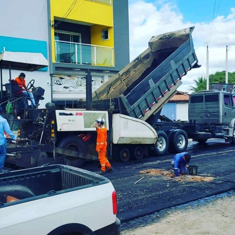 Poções: Após ameaça de protestos, Governo do Estado intervém em situação caótica da Avenida Conego Pithon.