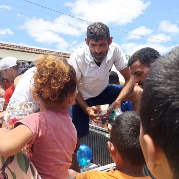 Vereador Gê de Gircelio Distribui Felicidade no Dia das Crianças em Poções.