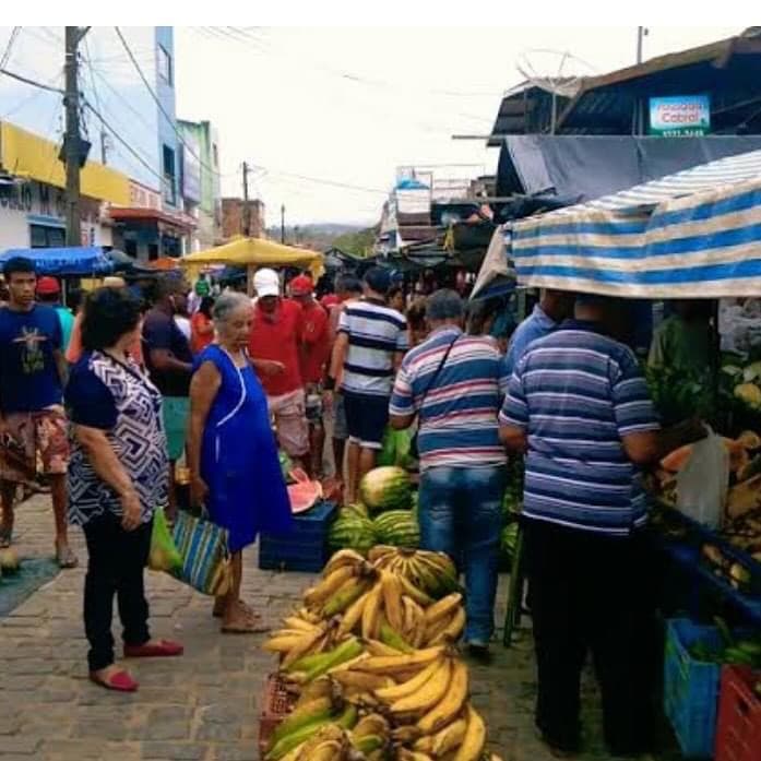 Mulher passa mal e sofre acidente na Praça da Feira de Poções