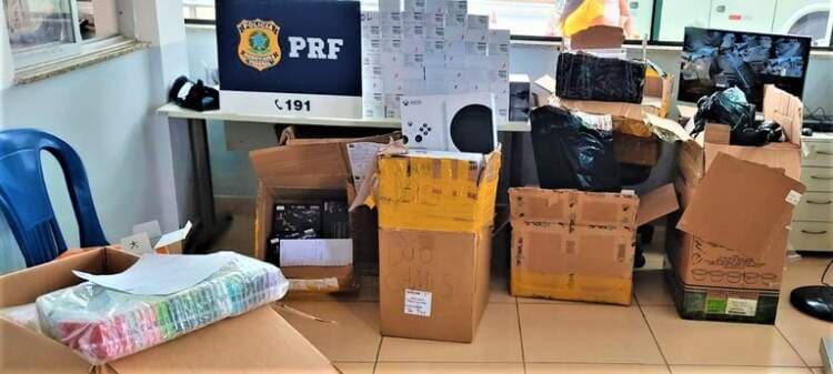 Poções: PRF combate o descaminho e apreende mais de 300 itens de mercadorias de origem estrangeira e sem nota fiscal
