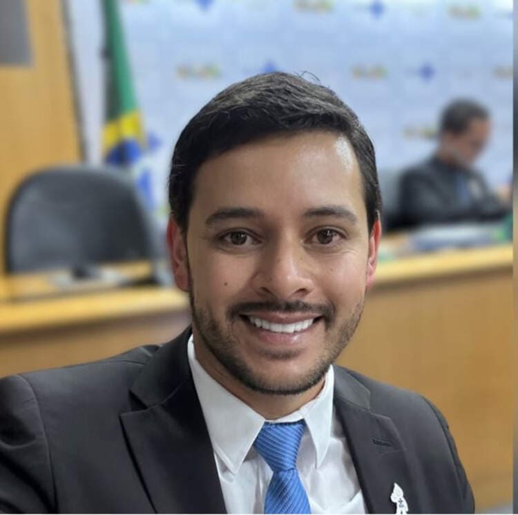 Vereador Danilo Campos Desvincula-se da Base do Prefeito, Gerando Mudanças no Equilíbrio Político Local em Planalto.