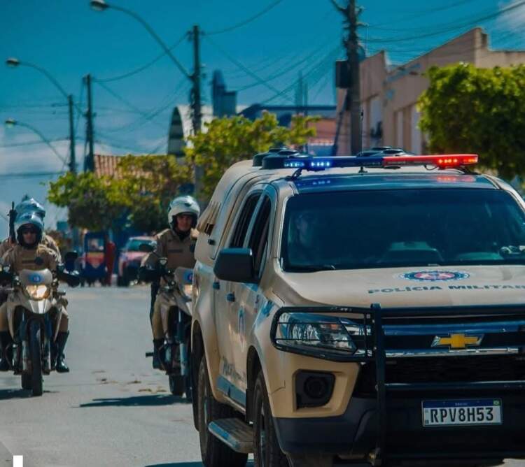 79ª CIPM apreende arma de fogo e arma branca no bairro Bela Vista, em Poções.