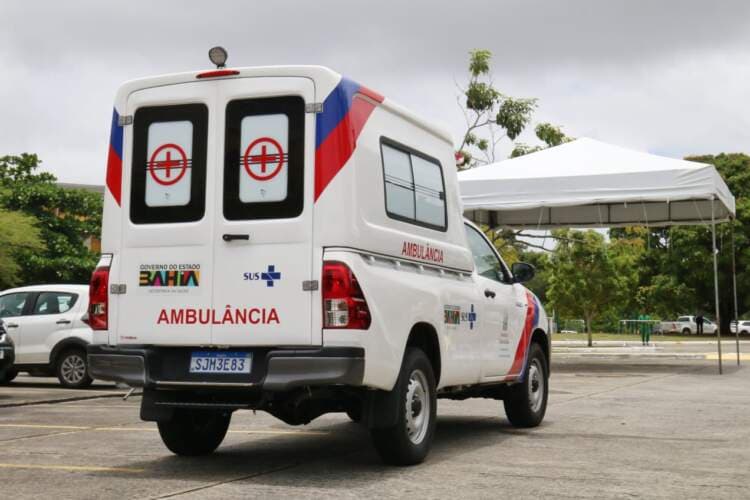 Poções recebe ambulância do Deputado Marcone através de articulação dos vereadores Célio e Joaquim