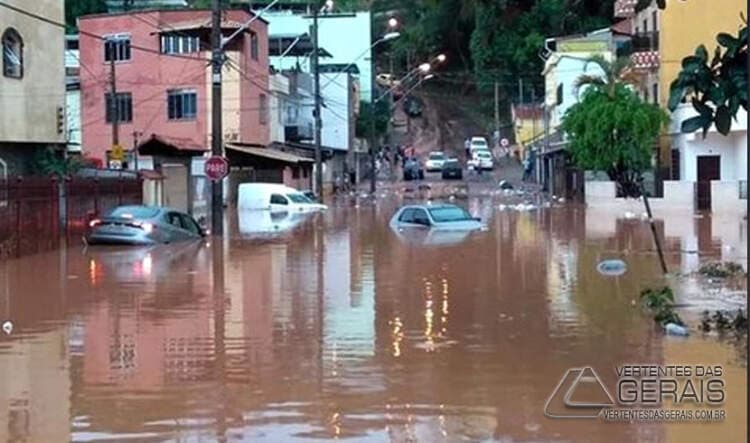 Temporal na Zona da Mata de Minas Gerais | Ubá tem desmoronamentos e carros levados por enxurrada