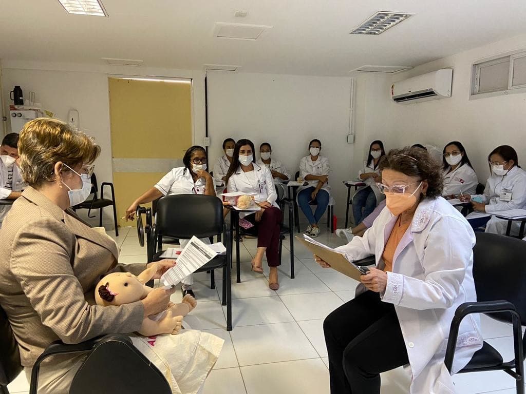 Maternidade da Santa Casa de Jequié promove treinamento de equipe assistencial para estímulo ao aleitamento materno exclusivo