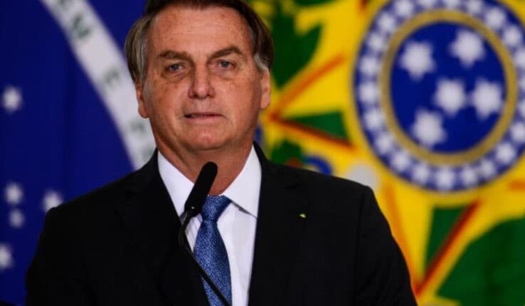 ECONOMIA : ‘Dois reais no mínimo’, diz Bolsonaro sobre redução do preço da gasolina