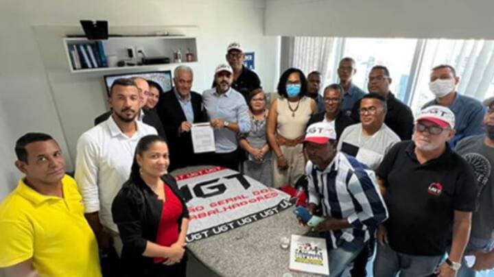 UGT-BA entrega ao senador Otto Alencar propostas para uma nova reforma trabalhista