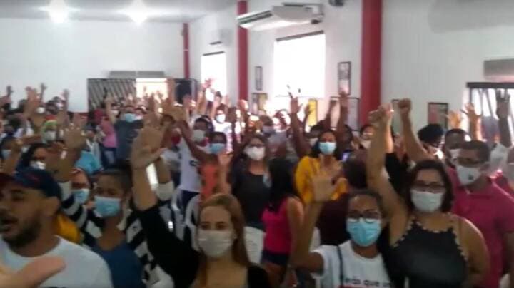 Professores da rede municipal de Camaçari entram em greve por tempo indeterminado