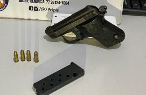 79ª CIPM prende homem com pistola no bairro Açude em Poções