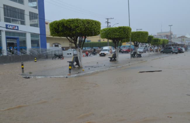 Alerta Amarelo: Inmet emite alerta de chuvas intensas na Bahia. Poções e cidades da região aparecem na lista!