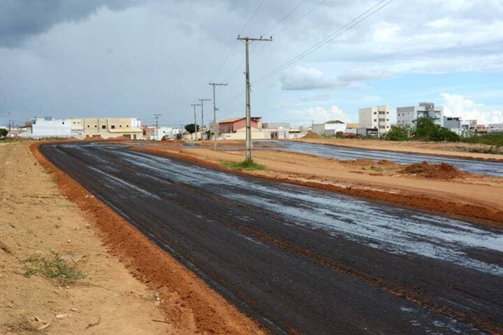 Conquista: Prefeitura conclui imprimação e terraplanagem em dois trechos da Rua N, no bairro Morada dos Pássaros