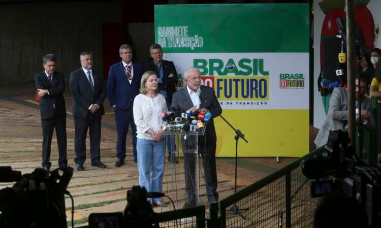 Lula anuncia cinco ministros do futuro governo