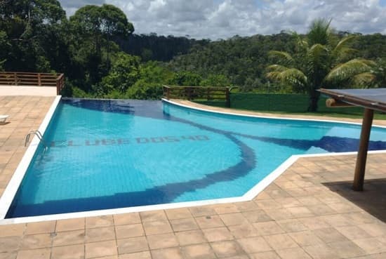 Menino de 5 anos morre afogado em piscina de Clube em Porto Seguro