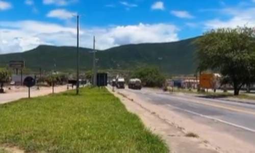 Colisão entre Van e carro de passeio deixa vários feridos na BR-116 em Manoel Vitorino