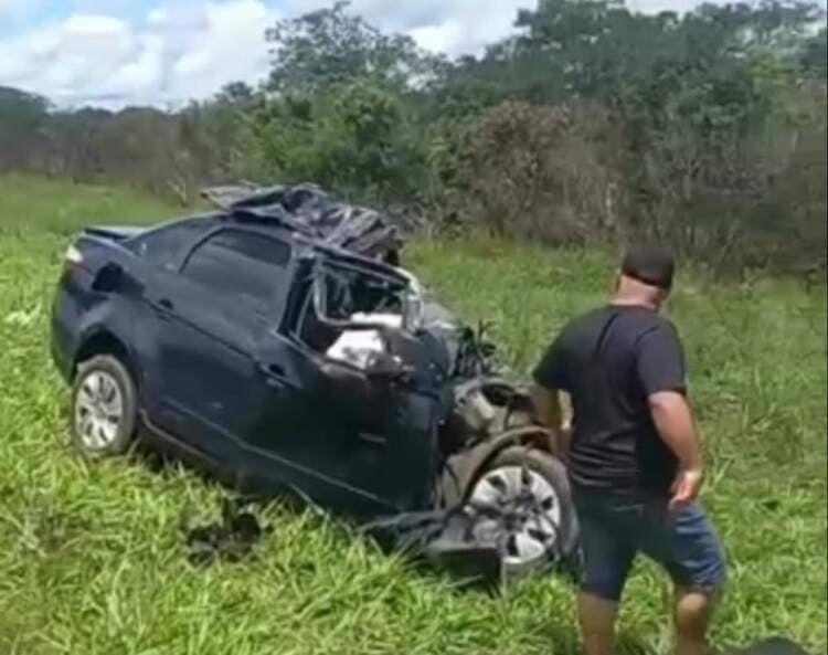 Urgente em Conquista: Colisão entre caminhão e carro de passeio deixa vítima faltar na BA-262. Veja o vídeo!