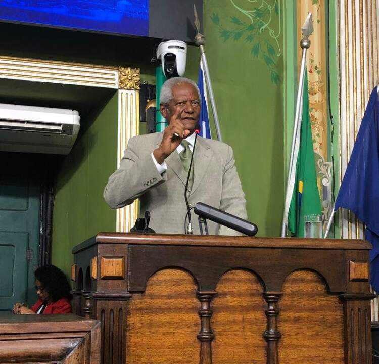 Carnaval 2023: Edvaldo Brito pede tratamento decente na inscrição dos ambulantes em Salvador