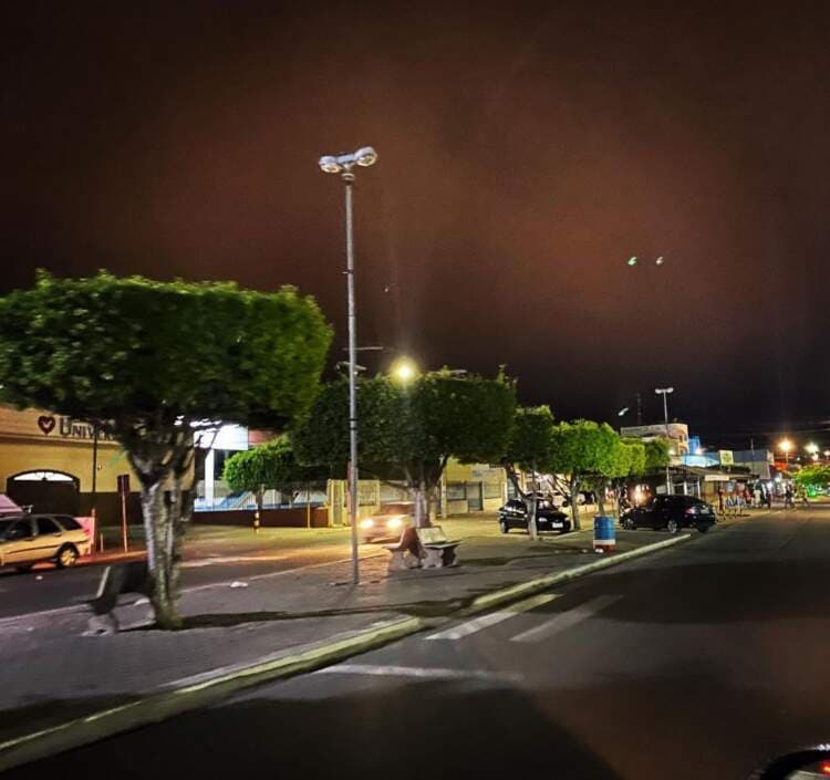 Poções na escuridão: População pede providências ao poder público