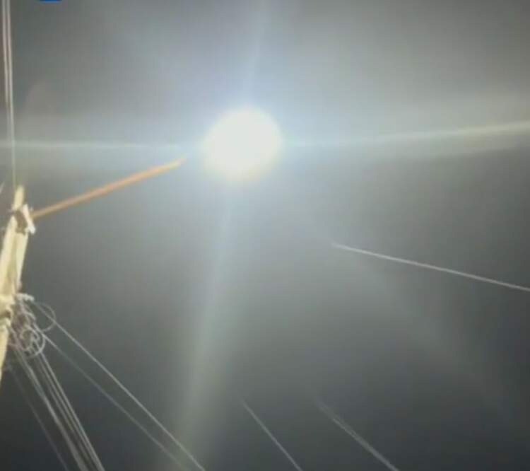 Após matéria do Portal, Prefeitura resolve problema da iluminação no Beco do Centro.