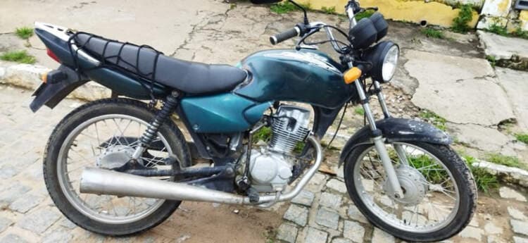 Moto roubada na Rua Boa Nova é recuperada pela Polícia Militar