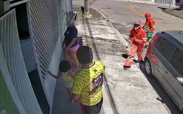 Assaltantes vestidos de garis tentam roubar família e caem no tapa