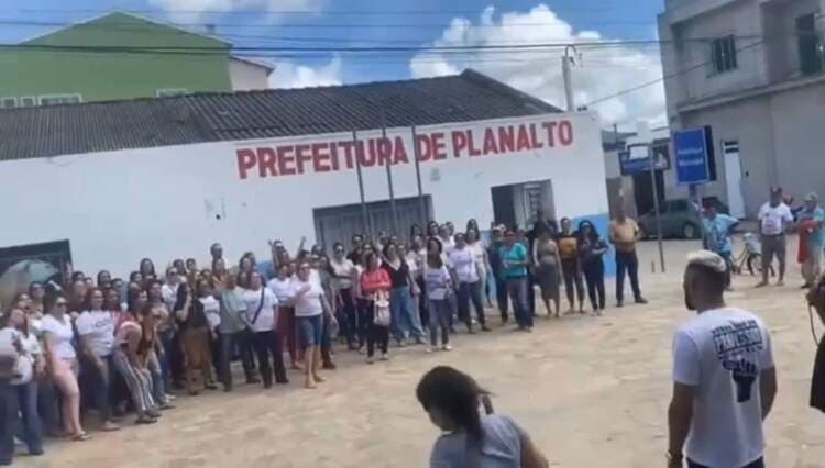 Greve dos professores de Planalto. Decisão foi acertada em assembléia.