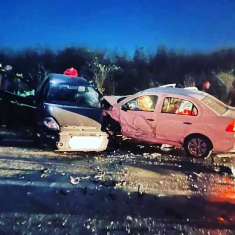 Conquista: Grave acidente entre dois carros de passeio é registrado na BR-116, na noite desta segunda-feira (03)