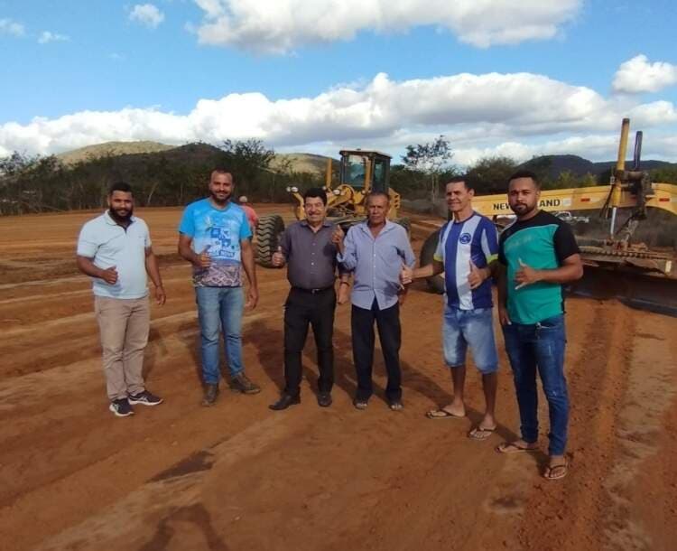 Prefeitura de Boa Nova inicia construção de novo campo de futebol no povoado do Penachinho