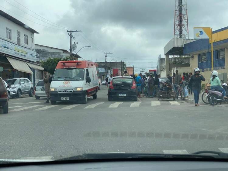 Grave acidente é registrado no centro de Poções.
