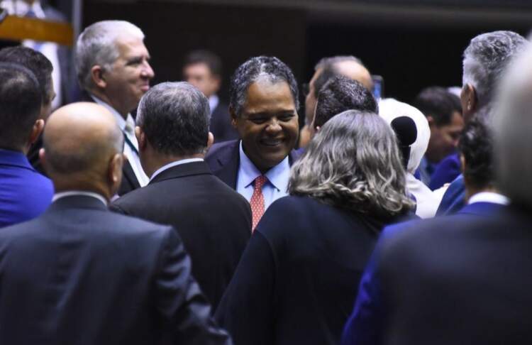 Antônio Brito destaca aprovação do texto-base da Reforma Tributária, que favorece o desenvolvimento econômico e social do país