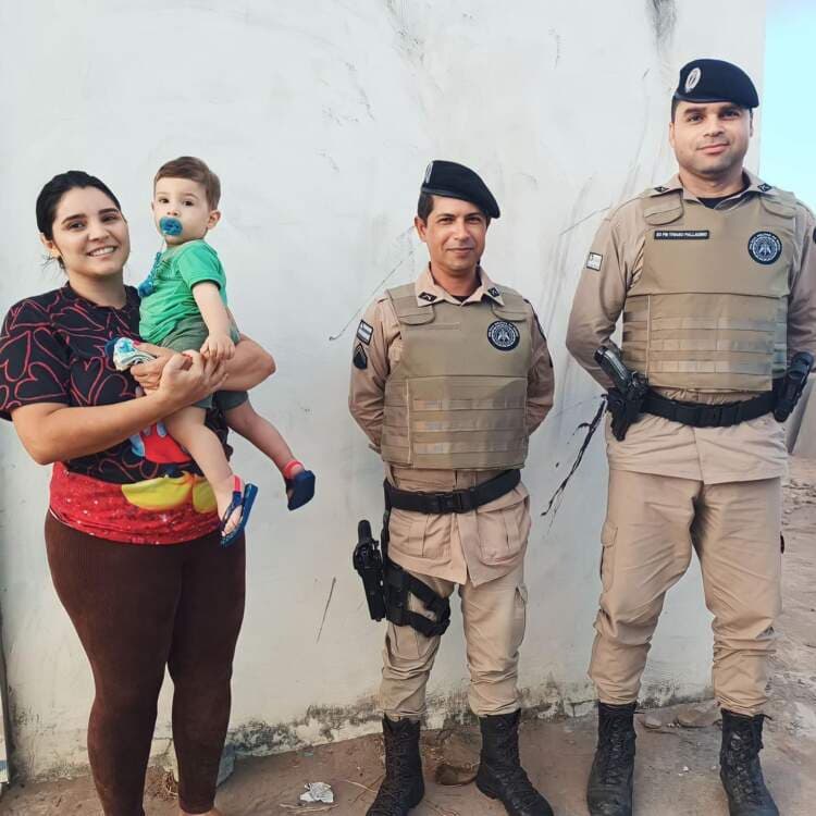 Policiais Militares da 79ª CIPM salvam criança engasgada em Poções