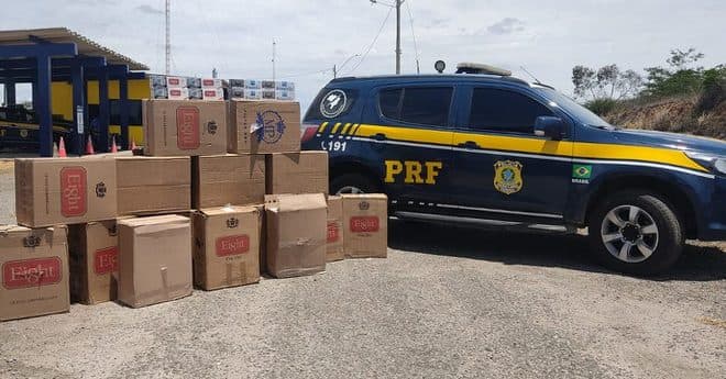 Poções: PRF apreende cigarros contrabandeados escondidos em caminhão baú