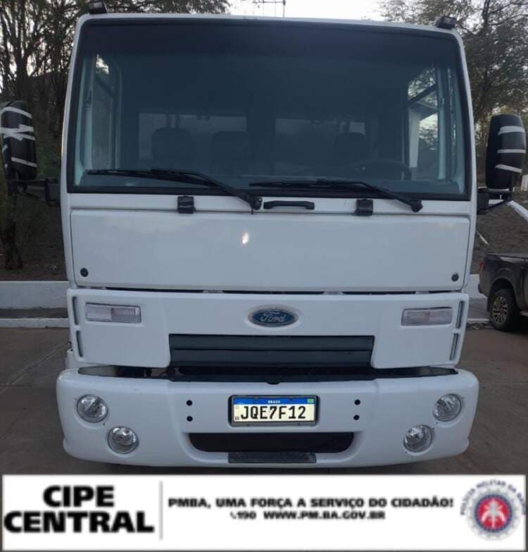 Caminhão caçamba furtado em Poções é encontrado em oficina de Jequié