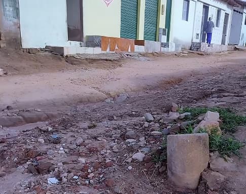 Rua 15 de Novembro clama por intervenção urgente no Bairro Primavera