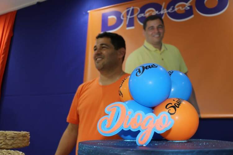 Diogo Chulú comemora aniversário com ilustres presenças de Cláudio Tinoco e João Roma.