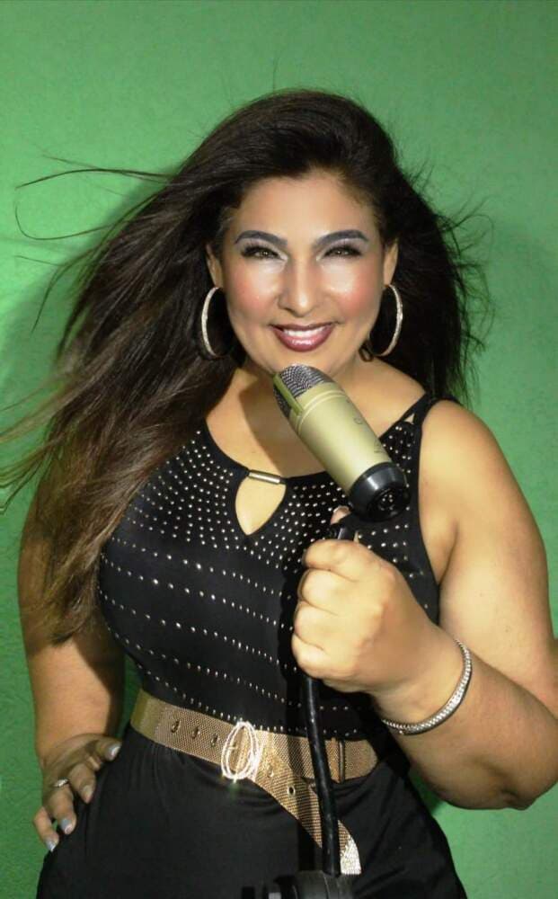 Cantora Mirantense Dilla Mendes faz sucesso e é premiada em São Paulo.