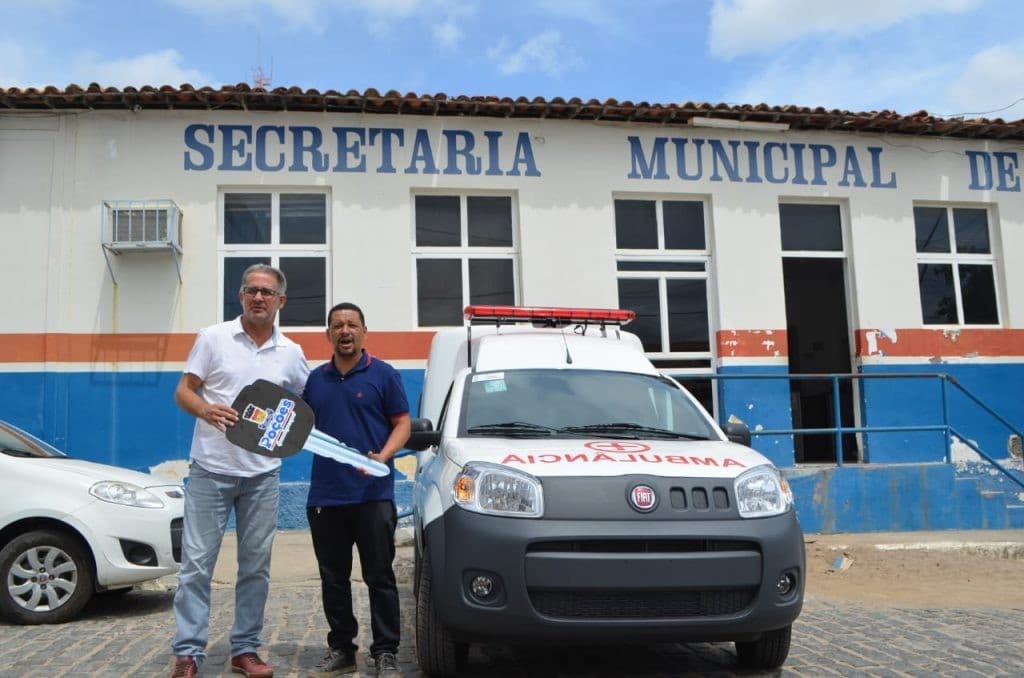 Poções: Secretaria de Saúde adquire mais uma nova ambulância