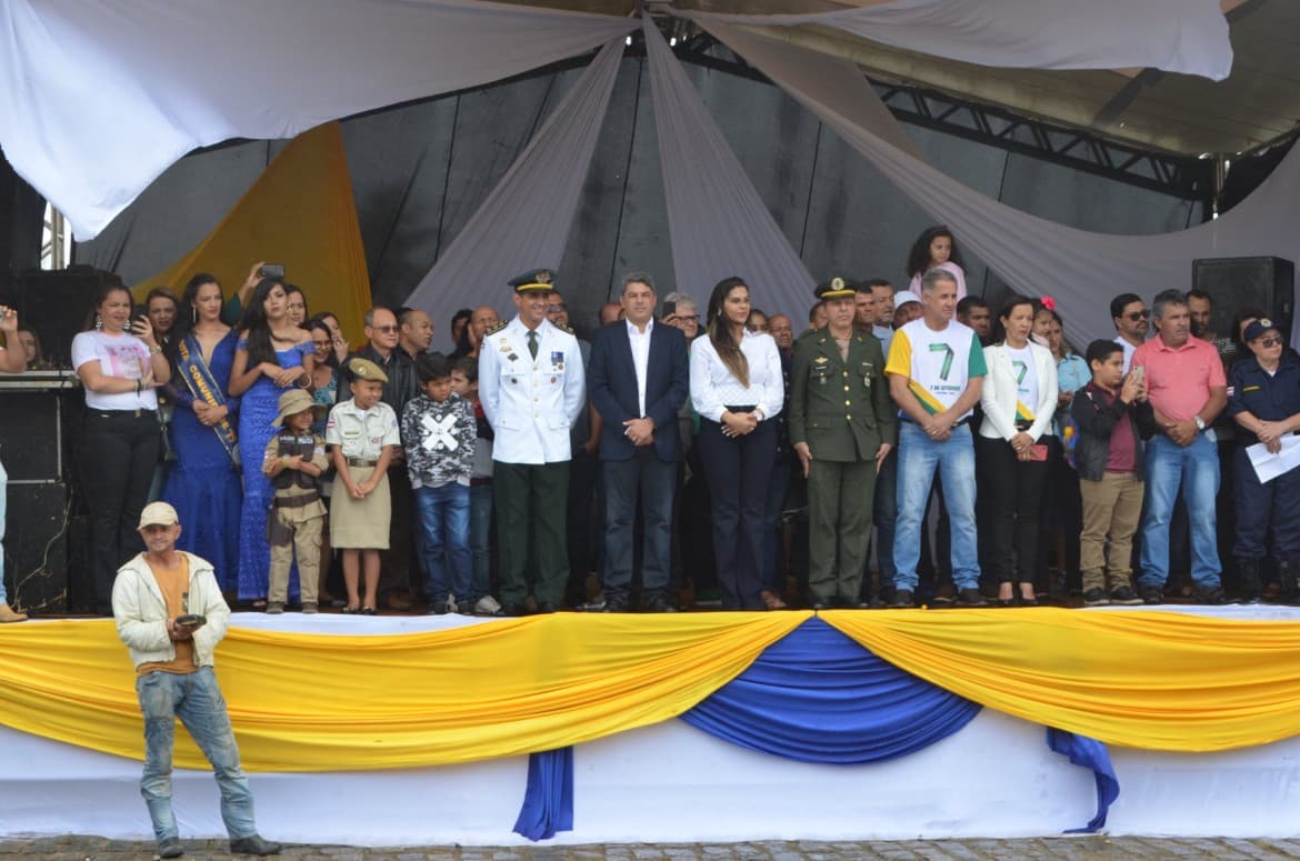 Poções: Prefeitura Municipal de Poções realiza Desfile Cívico de 7 de Setembro