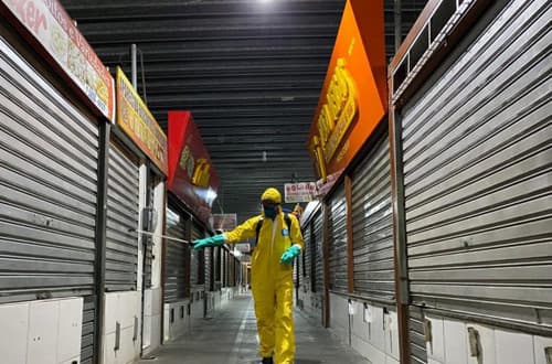 Conquista: Prefeitura e Teiú realizam grande higienização em feiras livres, hospital e locais de maior circulação