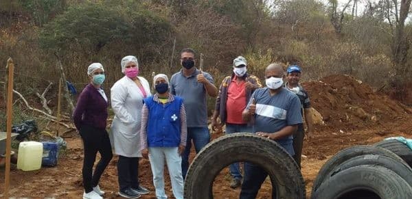 Poções: Prefeitura recupera estrada de acesso à região dos Paus Brancos