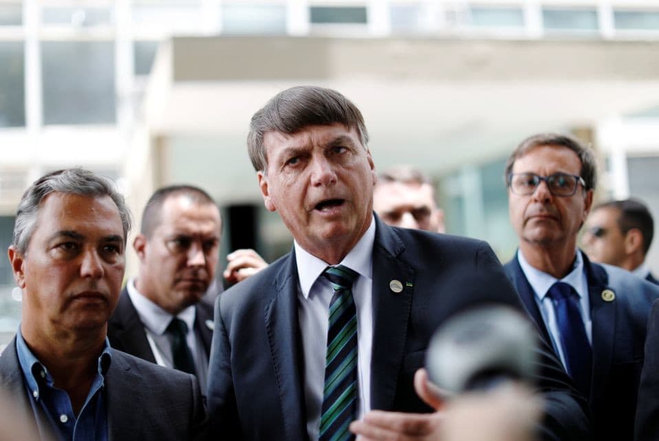 Brasil: ‘Enfia no rabo de vocês da imprensa essas latas de leite condensado’, diz Jair Bolsonaro